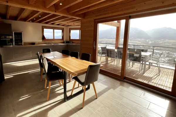 Salle à manger face à la vue